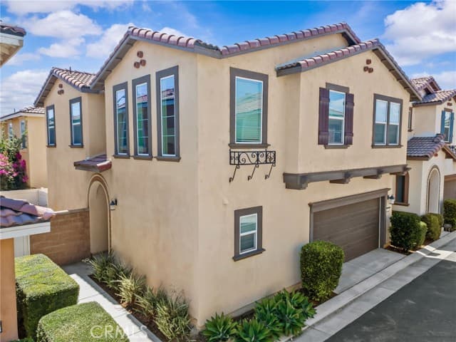 5873 Oatfield Avenue, Eastvale, CA 92880